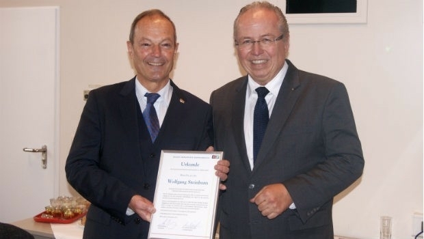 Dr Wolfgang Steinborn Awarded DDGI’s Golden Badge of Honor (from import)