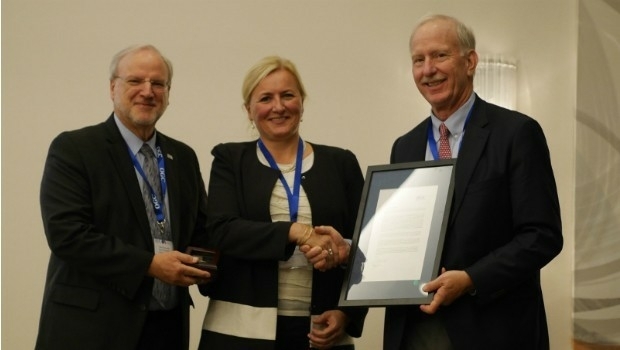 Marie-Françoise Voidrot receives OGC’s Gardels Award (from import)