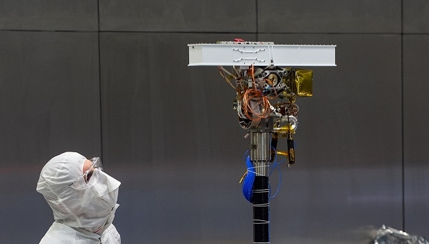 Airbus built ExoMars rover gets its eyes (from import)