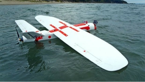 Pioneering steps into fixed wing - water landing drones in marine ecology (from import)