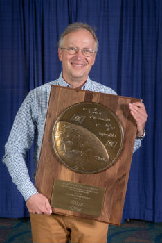 Dr. Oliver Montenbruck Receives Johannes Kepler Award (from import)