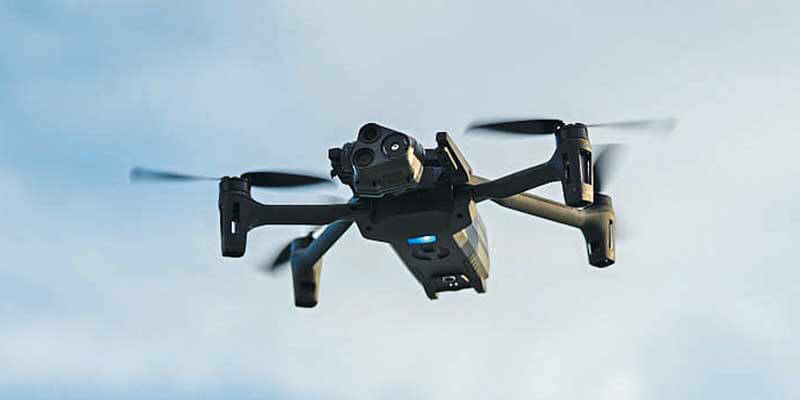 Int v20 i04 News Parrot ANAFI USA lifestyle drone 02 amd