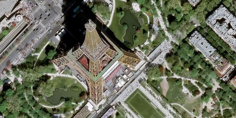 Eiffel Tower Airbus D Sfor PR 800x400