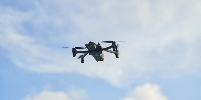 Parrot ANAFI USA lifestyle drone 02 1