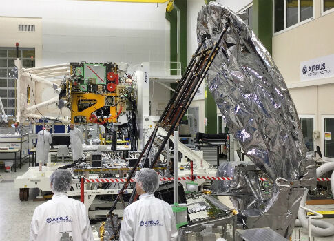 EarthCARE: Japanese Cloud Radar meets its spacecraft for first time (from import)