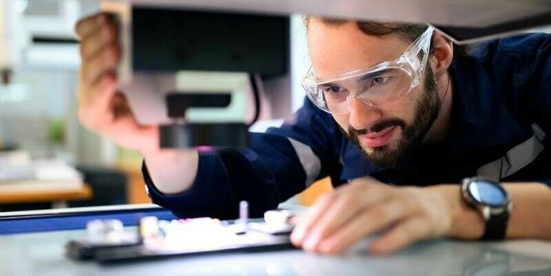 Man In Lab resized 800x400