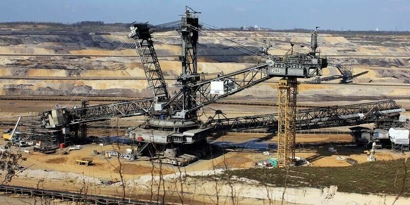 Open pit mining 800x400