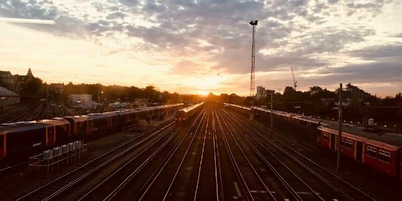 Rails hexagon 800x400 1